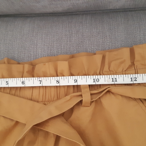 Forever 21 cropped pants. Size: xs fits a small as well. Worn once. - Picture 3 of 8